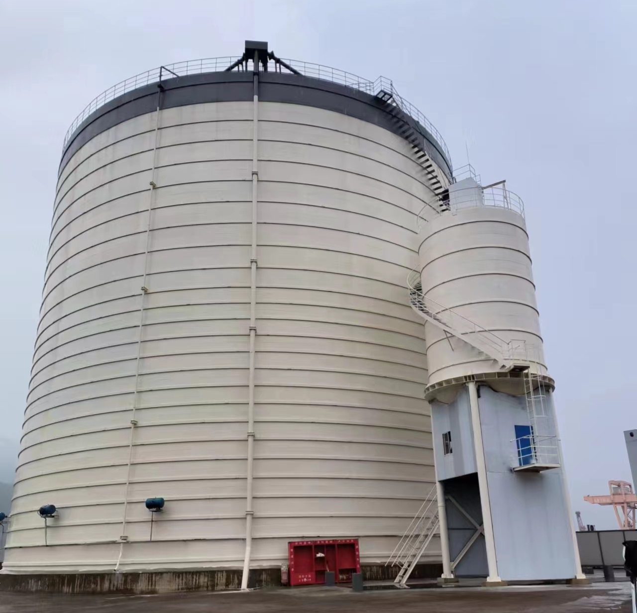 玉龙10万吨水泥钢板库